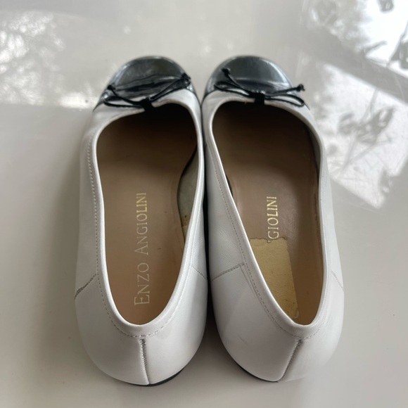 Chic Vintage Black and White Flats with Bow Detail - Picture 3 of 4